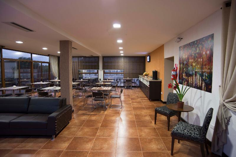Arami Hotel & Lodge 푸에르토이과수 외부 사진